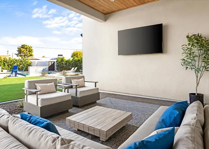 Luxe Villa, Private Pool Putting Green&bbq Villa