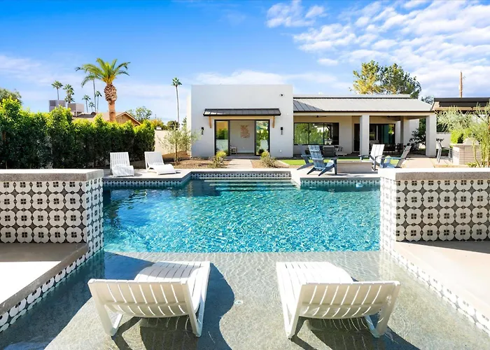 Luxe Villa, Private Pool Putting Green&bbq
